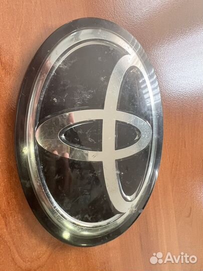 Эмблема toyota camry 70