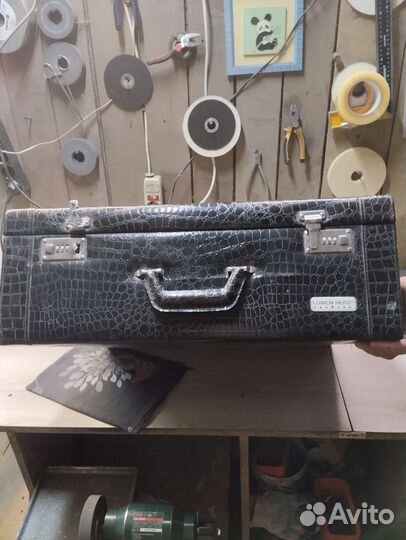 Чемодан старинный