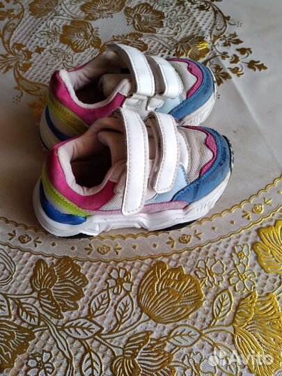 Кроссовки для девочки 24