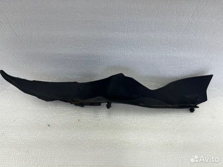 Резинка жабо передняя левая Toyota Camry V70/V75