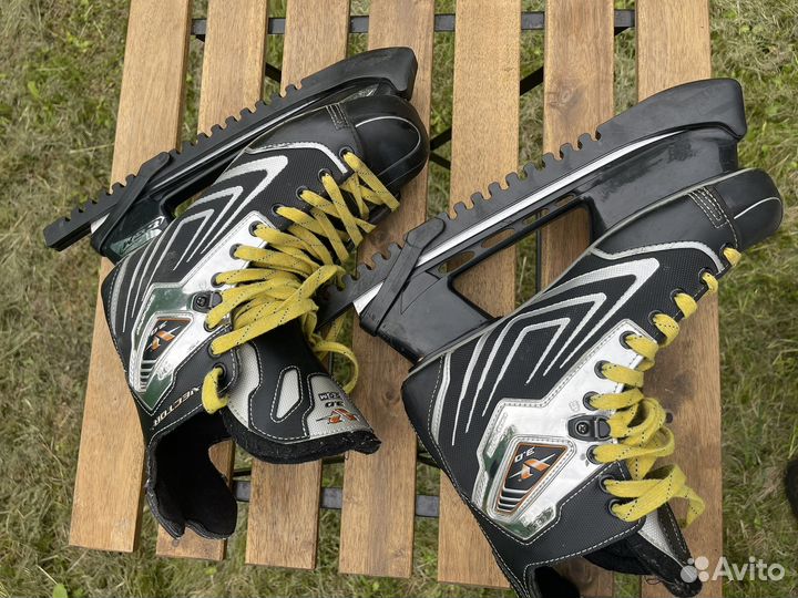 Коньки CCM Vector 3.0 45 (11,5 US)