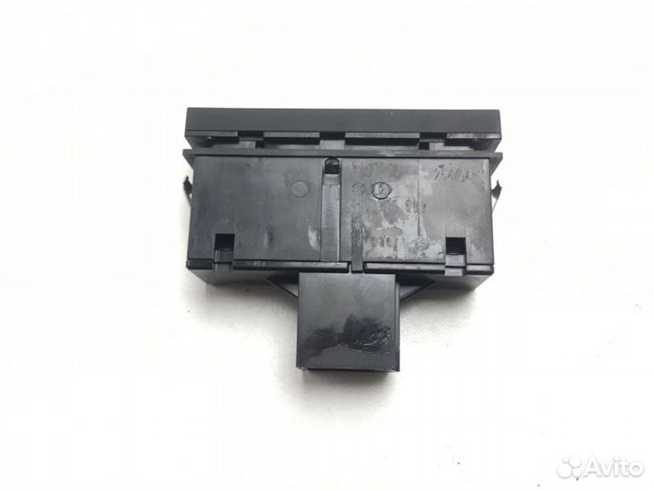 Кнопка аварийной сигнализации Audi A6 4F2 BDW 2007