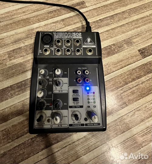 Микшерный пульт Behringer