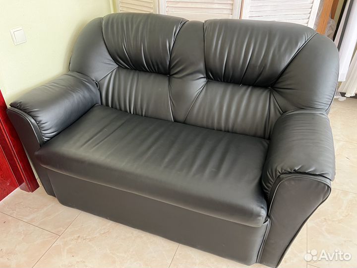 Диван кожаный офисный