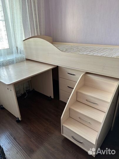 Кровать чердак со столом бу