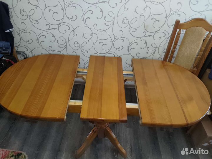 Стол из дерева