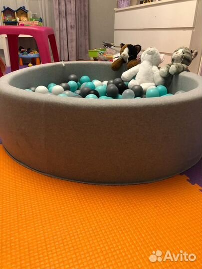 Сухой бассейн с шариками