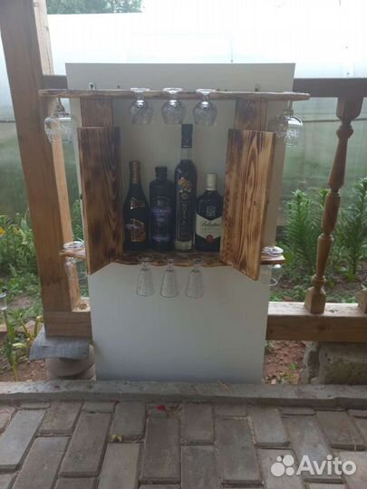 Винный мини шкаф из дерева