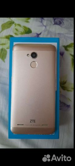 Телефон ZTE