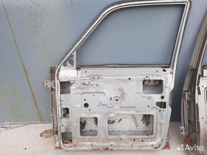 Дверь на ваз 099 - 09 на волгу 31105