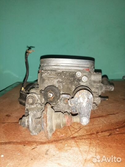 Дроссельная заслонка Audi 100 2.3, 45