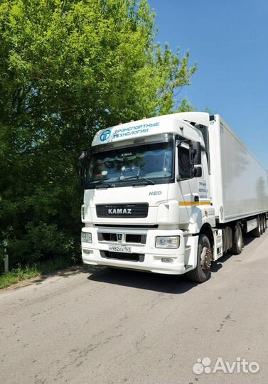 Водитель на седельном тягаче