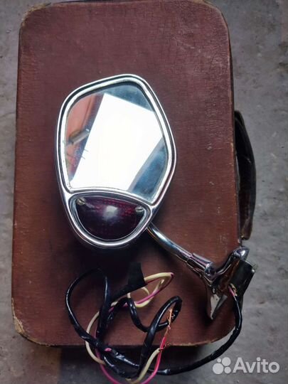 Боковое зеркало