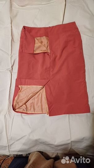 Коралловая юбка по колено