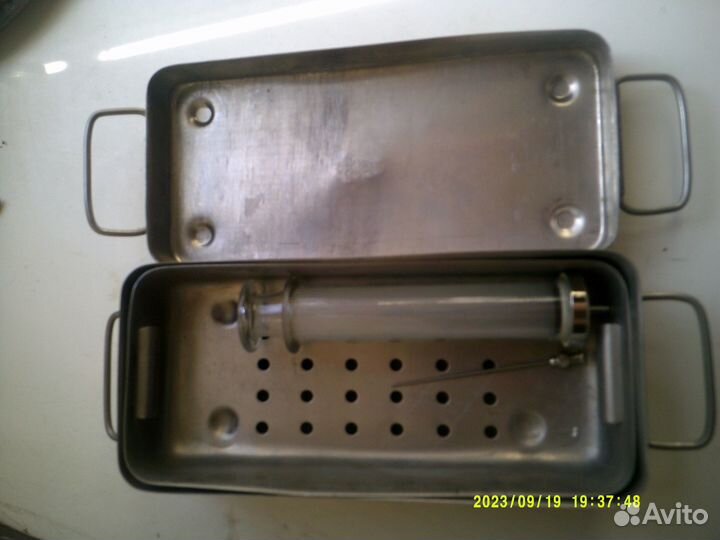 Стерилизатор из СССР и шприц