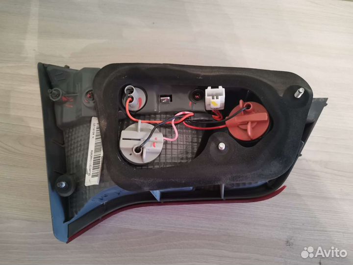 Правый задний фонарь KiaRio/HyundaiSolaris (битый)