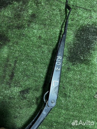 Поводок дворника левый Kia Rio 3 1.6 2016г