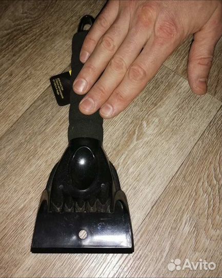 Скребок для очистки автомобиля от наледи