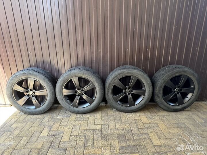 Оригинальные колёса на Range Rover Velar R19