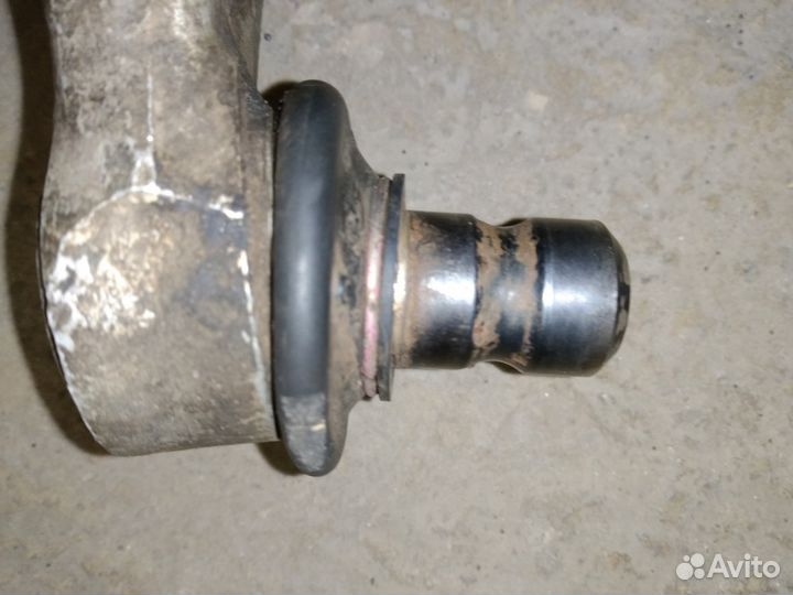 Ford 1866068 Рычаг передний правый