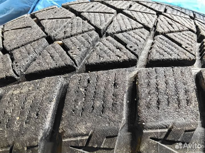 Bridgestone Blizzak DM-V2 225/60 R18