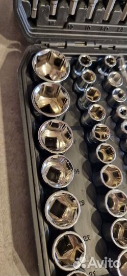 Набор инструментов для автомобиля новый