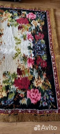 Старинный ковер