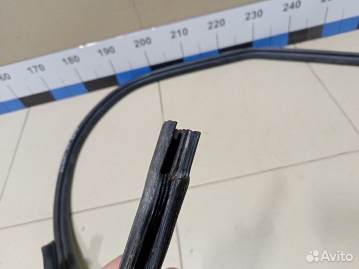 Уплотнитель (внутри) RAV 4 2013