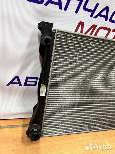 Audi A6 C6 Радиатор охлаждения двигателя