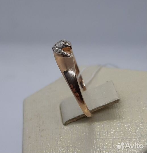 Золотое кольцо с камнем 17,5р