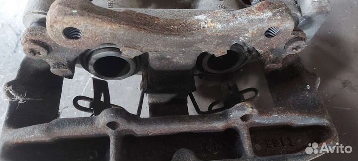 Суппорт тормозной передний на Volkswagen Phaeton