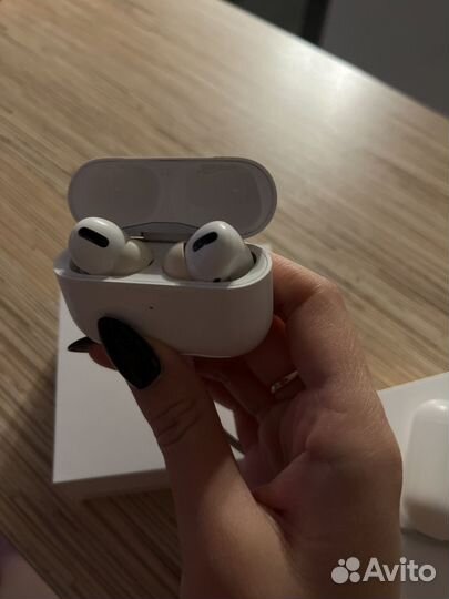 Наушники Apple airpods