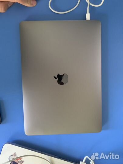 Macbook pro 13 2019 256 Touchbar a2159