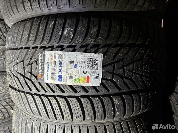 Hankook Winter I'Cept Evo 3 W330 245/35 R21 и 295/30 R21 102W