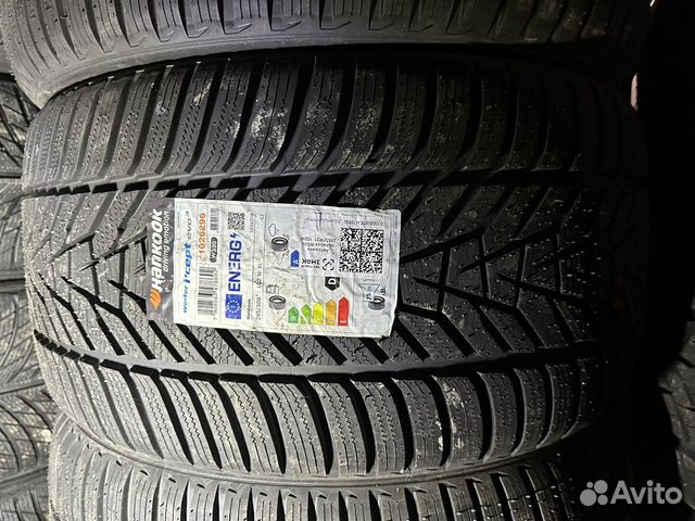 Hankook Winter I'Cept Evo 3 W330 245/35 R21 и 295/30 R21 102W