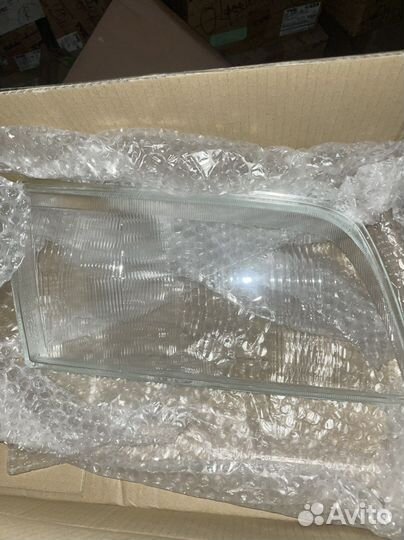 Стекло передней фары правое Mercedes Benz W202