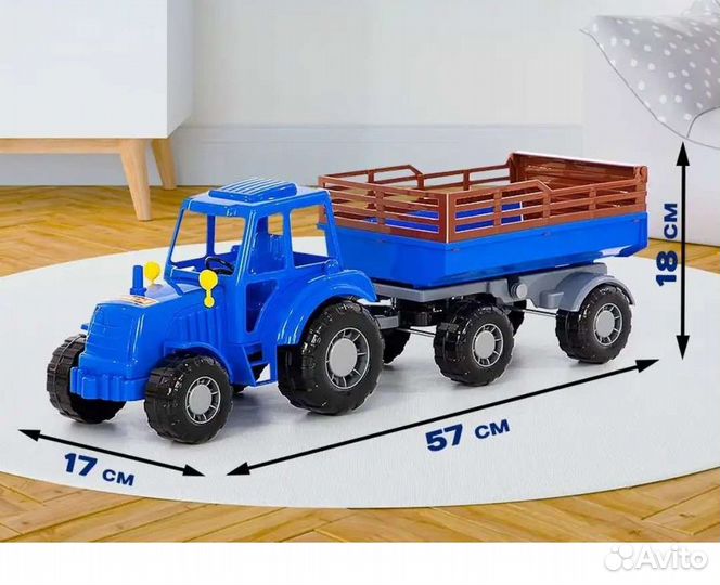Синий трактор с прицепом