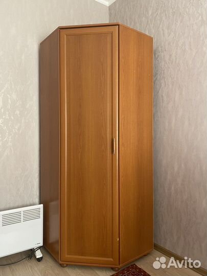 Стол и шкаф угловой