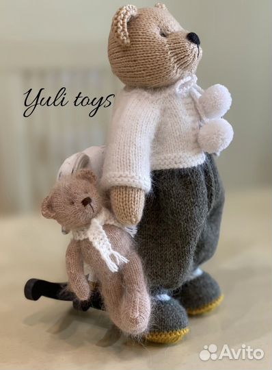 Вязаная игрушка мишка