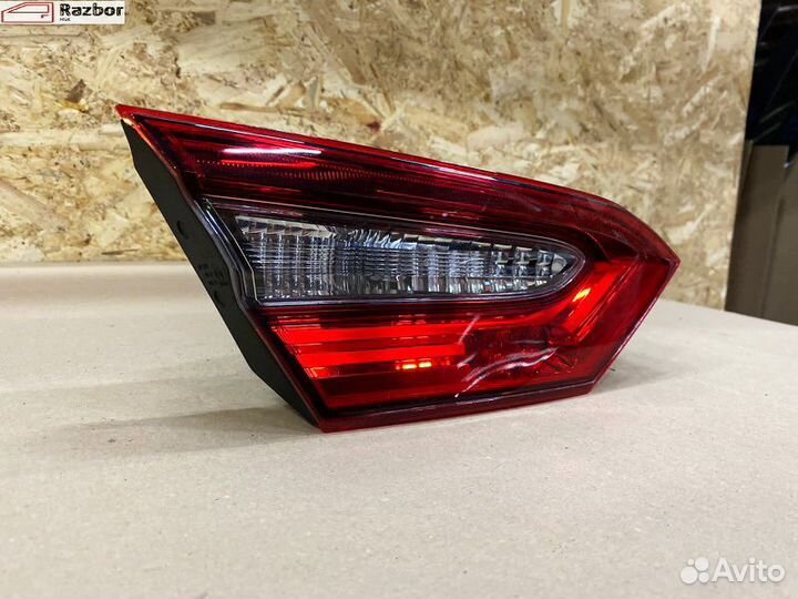 Фонарь в багажную дверь Toyota Camry 70