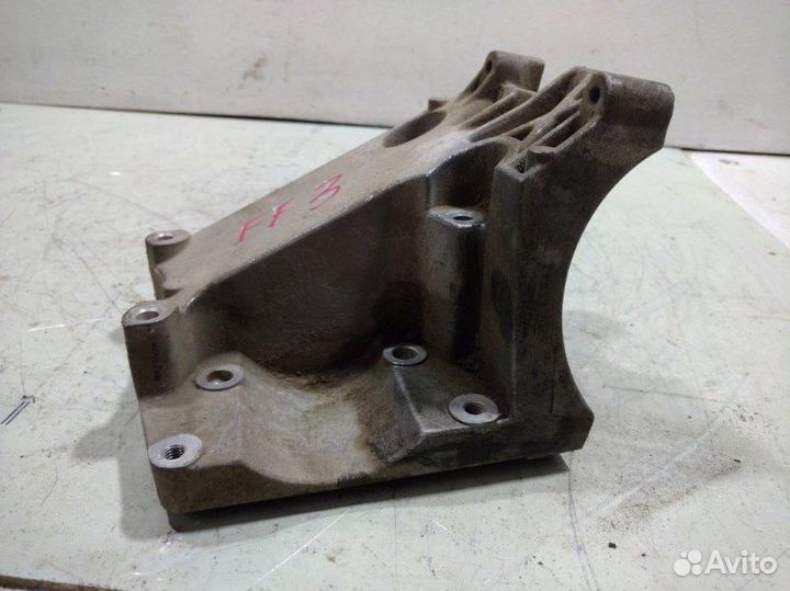 Кронштейн компрессора кондиционера Ford Focus 3