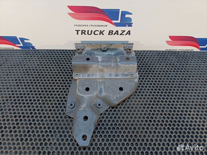 504023907 Кронштейн кабины передний левый