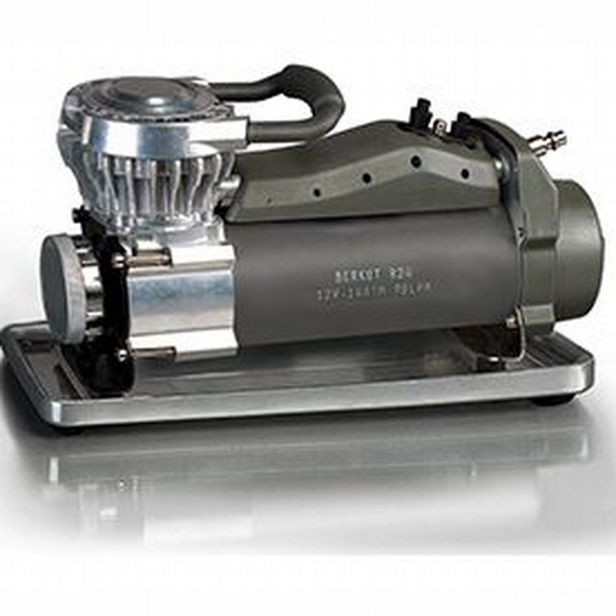 Kochalarda jinnilik qilayotgan yigitlarning pornosi