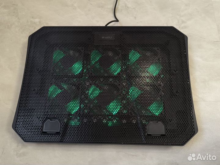 Подставка с охлаждением для ноутбука