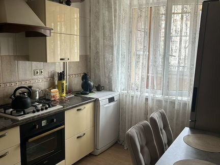 2-к. квартира, 50 м², 6/10 эт.