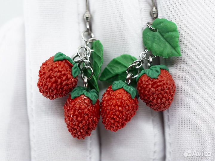 Серьги ручной работы ягодки 2 земляники зел лист