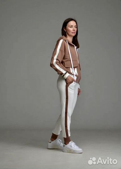 Спортивный костюм женский