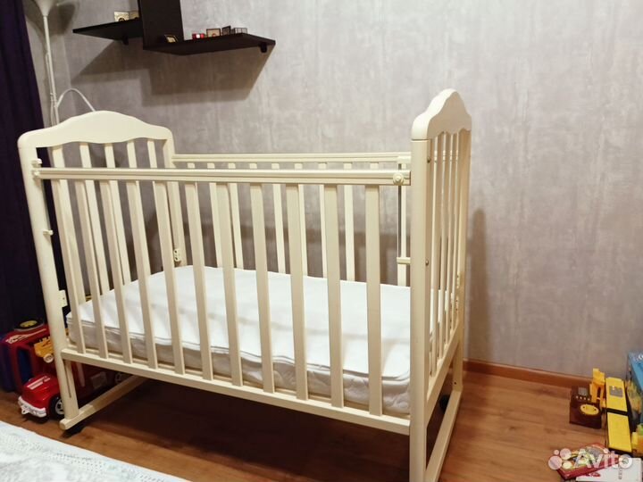 Детская кроватка