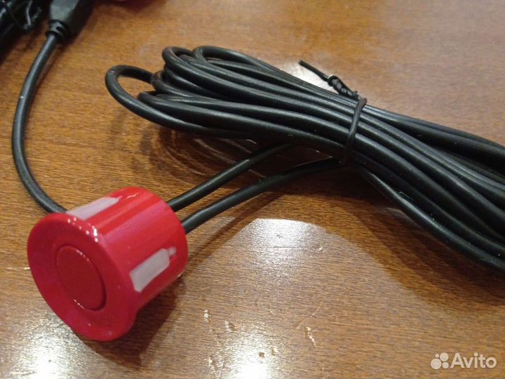 Датчик парковки красного цвета