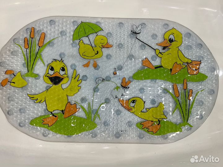 Противоскользящий коврик в ванну детский